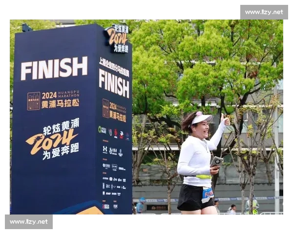 十载金标路 奔跑见成长 —— 上海 10 公里精英赛鸣枪开赛